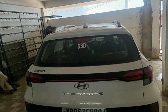 Hyundai Venue S 2023-2025 Second-hand 2024 Hyundai Venue S 2023-2025 for sale in Hoshangabad