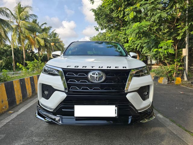 Toyota Fortuner लीडर एडिशन 4x2 डीजल एटी Second-hand 2025 Toyota Fortuner लीडर एडिशन 4x2 डीजल एटी for sale in Mumbai