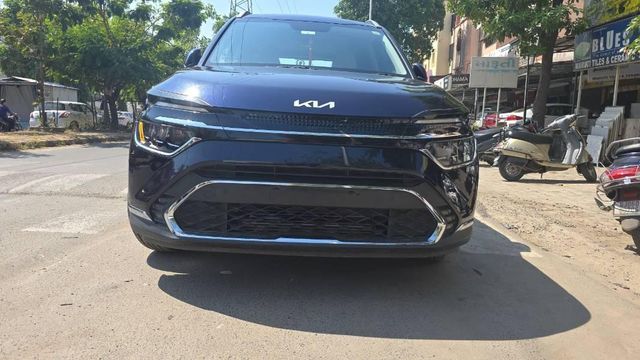 Kia Carens लक्ज़री Opt DCT Second-hand 2023 Kia Carens लक्ज़री Opt DCT for sale in Vadodara