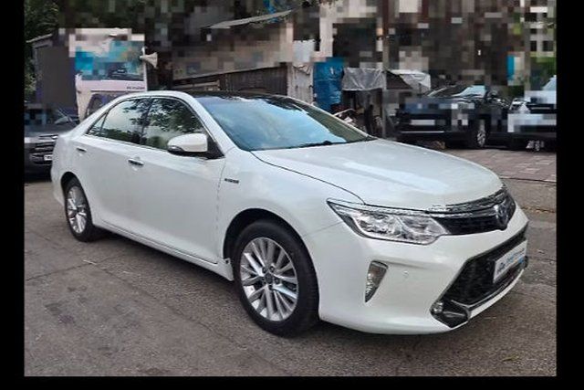 Second-hand 2015 Toyota Camry Hybrid for sale in Thane