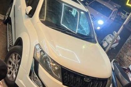 2017 Mahindra XUV500 R W10 FWD