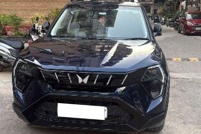 Second-hand 2026 Mahindra XUV 3XO AX5 AT for sale in New Delhi