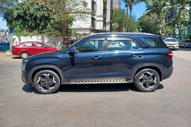 Hyundai Alcazar प्लैटिनम (O) डीजल AT Second-hand 2023 Hyundai Alcazar प्लैटिनम (O) डीजल AT for sale in Mumbai