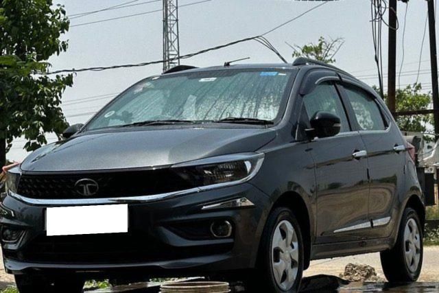 Tata Tiago एक्सएम Second-hand 2024 Tata Tiago एक्सएम for sale in Sitapur