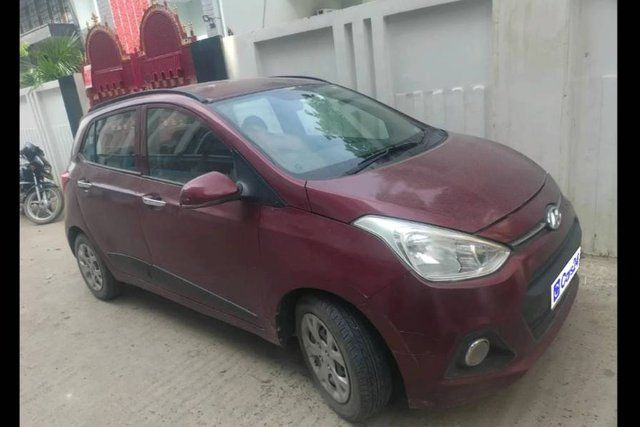 Second-hand 2015 Hyundai Grand i10 स्पोर्टज़ for sale in Patna