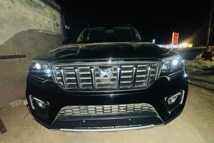 2025 Mahindra Scorpio N Z8 Diesel