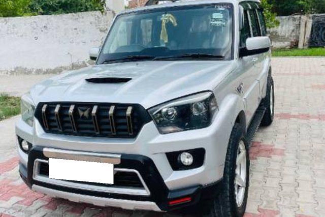 Mahindra Scorpio S7 140 बीएस4 Second-hand 2017 Mahindra Scorpio S7 140 बीएस4 for sale in Jagadhri
