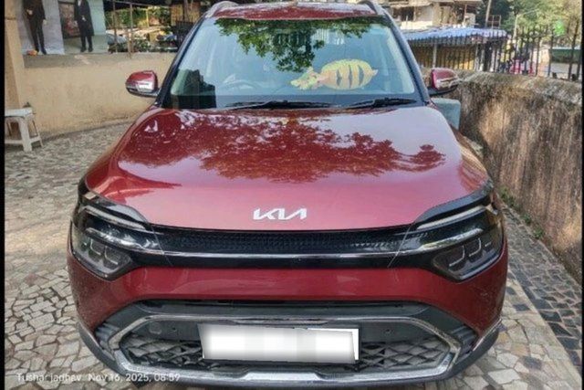Kia Carens Luxury Plus DCT Second-hand 2023 Kia Carens Luxury Plus DCT for sale in Mumbai