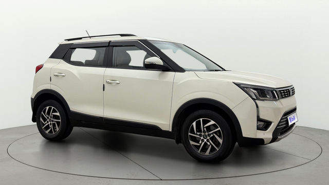Mahindra XUV300 W8 Option AMT BSVI Second-hand 2023 Mahindra XUV300 W8 Option AMT BSVI for sale in Chennai
