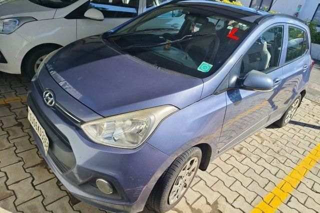 Second-hand 2016 Hyundai Grand i10 स्पोर्टज़ for sale in Ahmedabad