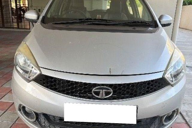 Tata Tiago 1.05 Revotorq एक्सजेड Second-hand 2017 Tata Tiago 1.05 Revotorq एक्सजेड for sale in Vadodara