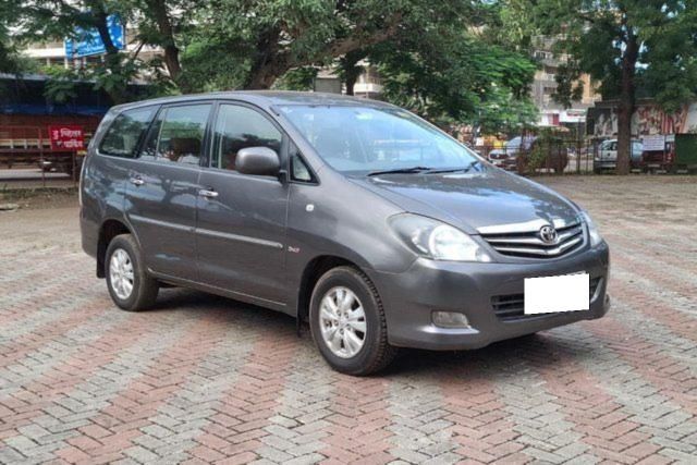 Second-hand 2011 Toyota Innova 2.5 वी डीजल 7-seater for sale in Nashik