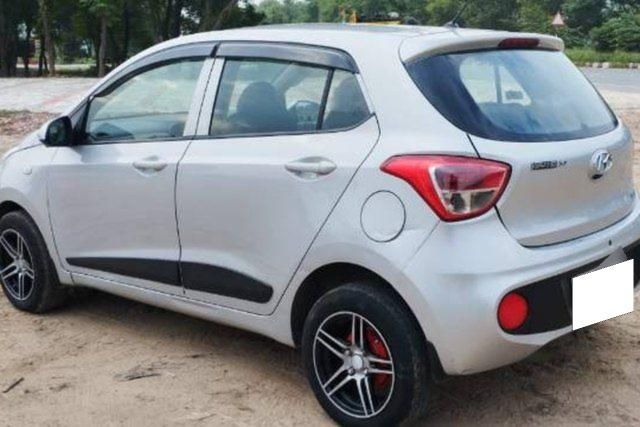 Hyundai Grand i10 1.2 CRDi मैग्ना Second-hand 2017 Hyundai Grand i10 1.2 CRDi मैग्ना for sale in Gohana