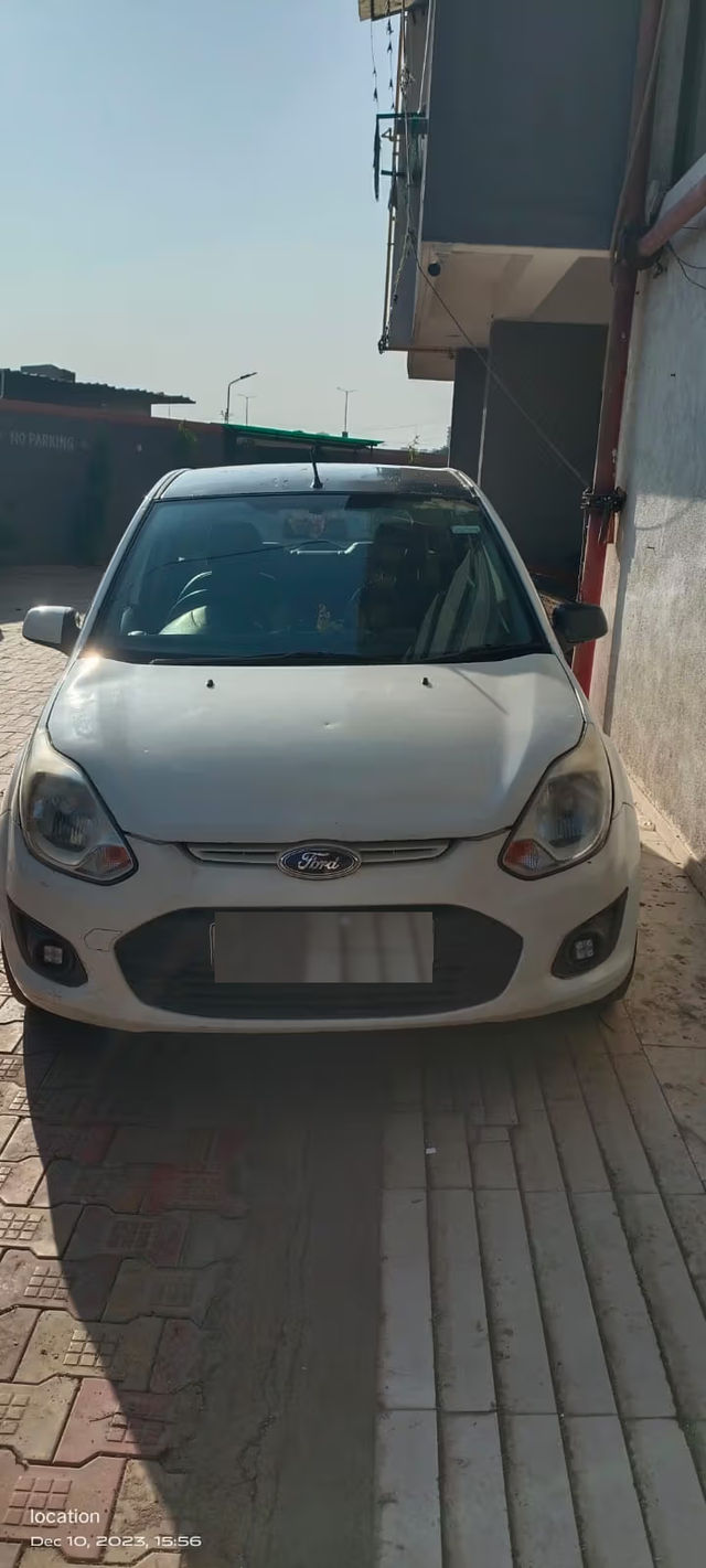 Ford Figo डीजल एलएक्सआई Second-hand 2013 Ford Figo डीजल एलएक्सआई for sale in Ahmedabad
