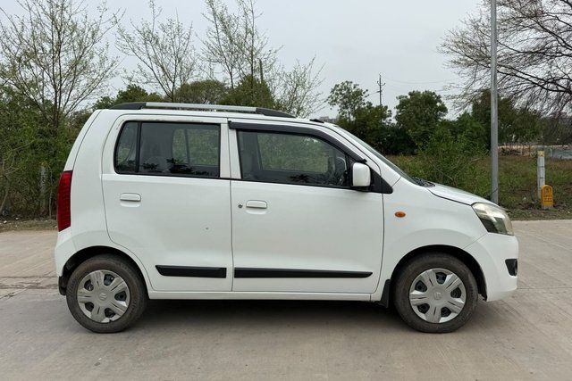 Second-hand 2015 Maruti Suzuki Wagon R Stingray वीएक्सआई for sale in Ahmedabad