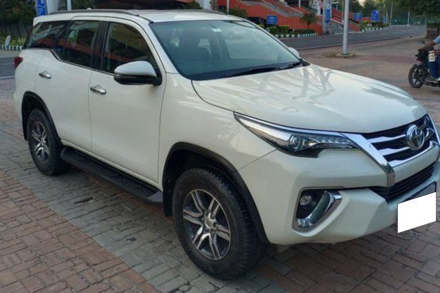 Second-hand 2018 Toyota Fortuner 2.8 2WD AT BSIV for sale in New Delhi