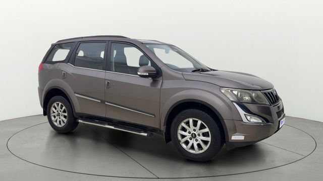 Mahindra XUV500 W10 AWD Second-hand 2018 Mahindra XUV500 W10 AWD for sale in Ahmedabad