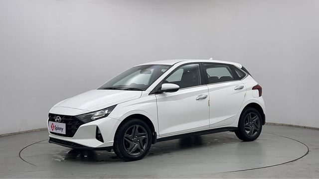 Second-hand 2023 Hyundai i20 स्पोर्टज़ आईवीटी for sale in Chandigarh