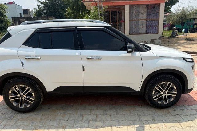Hyundai Venue एसएक्स डीजल Second-hand 2024 Hyundai Venue एसएक्स डीजल for sale in Kheda