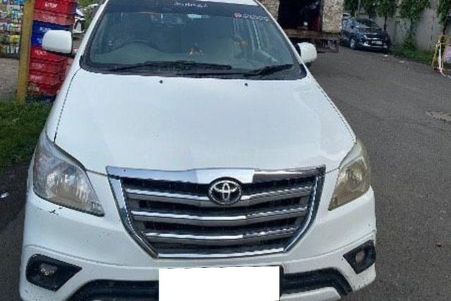 Second-hand 2013 Toyota Innova 2.5 जी (Diesel) 8 Seater for sale in Surat