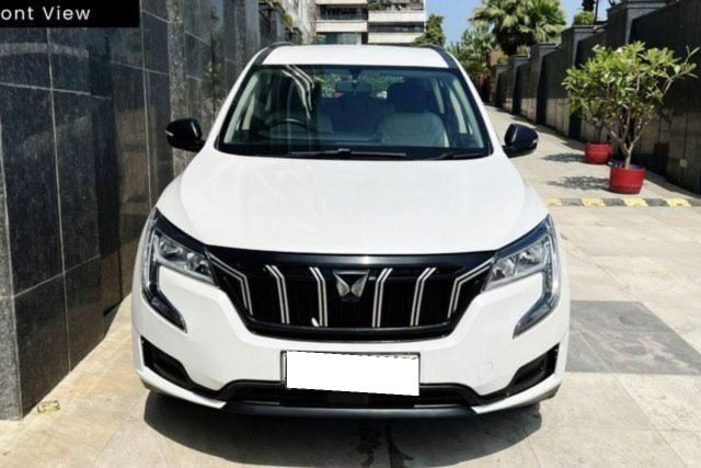 Mahindra XUV700 MX 5Str Second-hand 2023 Mahindra XUV700 MX 5Str for sale in New Delhi