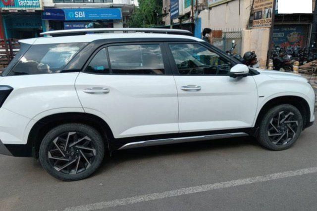Second-hand 2024 Hyundai Alcazar Signature Diesel AT for sale in Lucknow