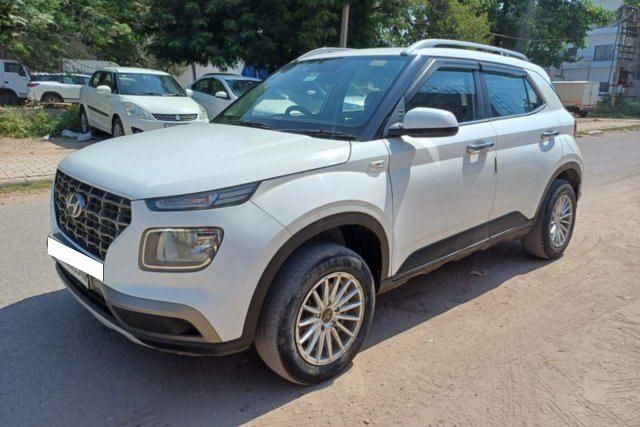 Second-hand 2021 Hyundai Venue एस रेनफोर्स्ड for sale in Panchkula