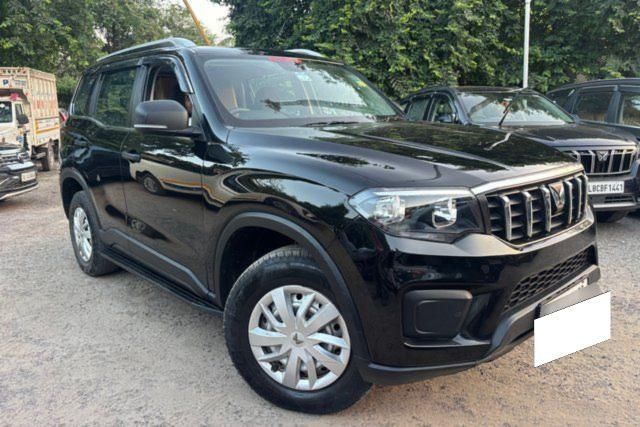 Mahindra Scorpio N Z2 डीजल ई Second-hand 2025 Mahindra Scorpio N Z2 डीजल ई for sale in New Delhi