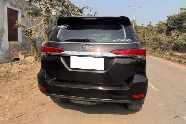 Second-hand 2018 Toyota Fortuner 2.8 2WD AT BSIV for sale in Ghaziabad