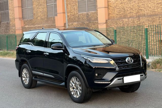 Second-hand 2024 Toyota Fortuner 4X4 Diesel AT for sale in New Delhi