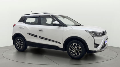 2023 महिंद्रा एक्सयूवी300 W8