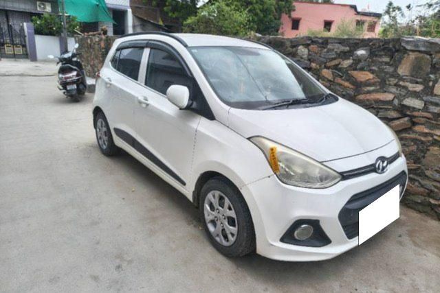 Second-hand 2016 Hyundai Grand i10 स्पोर्टज़ for sale in Abu Road