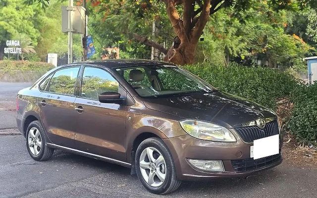 Skoda Rapid 1.5 TDI AT Ambition With Alloy Wheel Second-hand 2015 Skoda Rapid 1.5 TDI AT Ambition With Alloy Wheel for sale in Pune