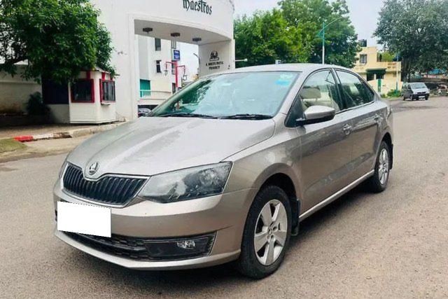 Second-hand 2017 Skoda Rapid 1.6 MPI Elegance AT for sale in Pune
