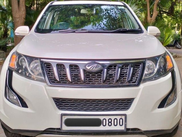 Second-hand 2018 Mahindra XUV500 W9 AT 1.99 for sale in New Delhi