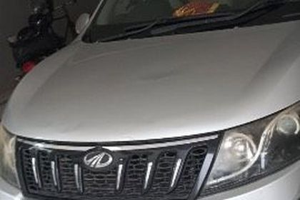 2017 Mahindra XUV500 AT W10 FWD