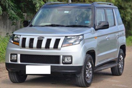 2017 महिंद्रा टीयूवी 300 T10 Dual Tone