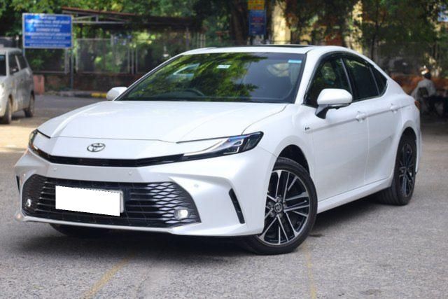 Second-hand 2026 Toyota Camry एलिगेंस for sale in New Delhi