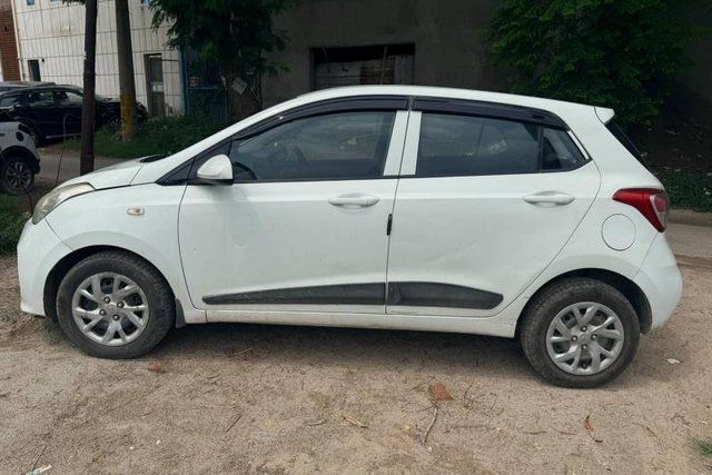 Hyundai Grand i10 Magna Second-hand 2017 Hyundai Grand i10 Magna for sale in Ghaziabad
