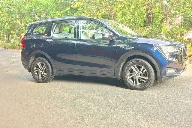 Second-hand 2023 Mahindra XUV700 AX5 7 Str Diesel AT for sale in New Delhi