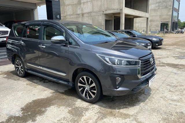 Toyota Innova Crysta 2.4 वीएक्स 7 STR Second-hand 2021 Toyota Innova Crysta 2.4 वीएक्स 7 STR for sale in Surat