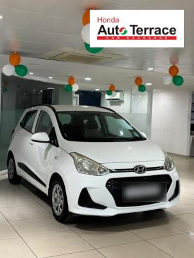 Hyundai Grand i10 1.2 कप्पा मैग्ना AT Second-hand 2019 Hyundai Grand i10 1.2 कप्पा मैग्ना AT for sale in Ahmedabad