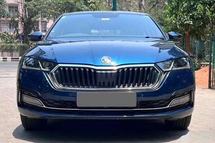 2021 Skoda Octavia Laurin और Klement