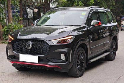 2023 एमजी ग्लॉस्टर Black Storm 4x4 7Str