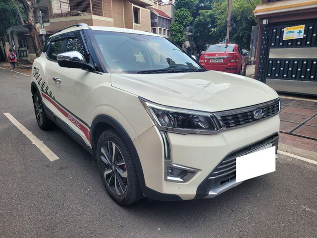Second-hand 2020 Mahindra XUV300 W8 AMT Optional Diesel BSIV for sale in Bangalore