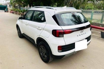 2024 हुंडई वेन्यू S Plus Diesel