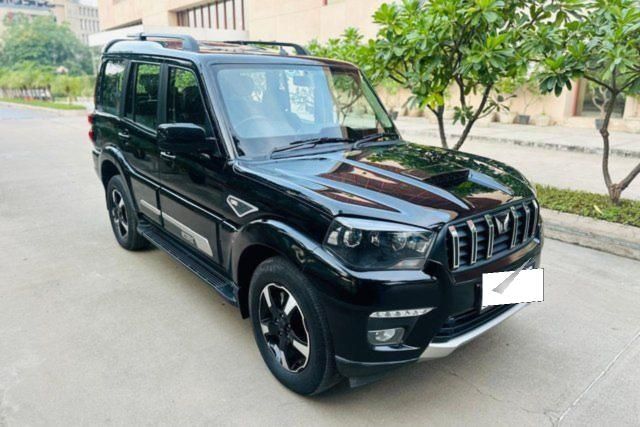 Mahindra Scorpio एस रेनफोर्स्ड 11 Second-hand 2025 Mahindra Scorpio एस रेनफोर्स्ड 11 for sale in Ahmedabad