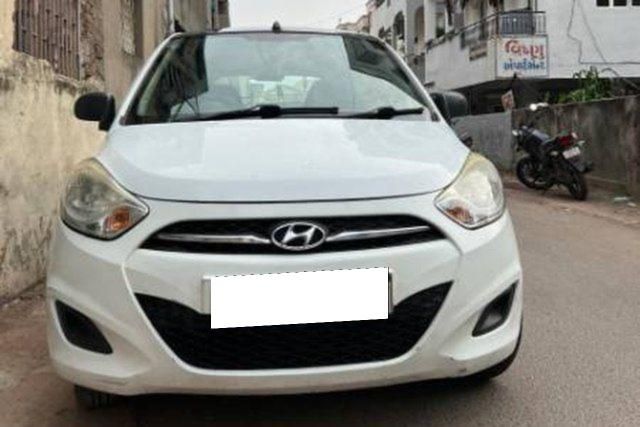 Hyundai i10 एरा Second-hand 2013 Hyundai i10 एरा for sale in Ahmedabad