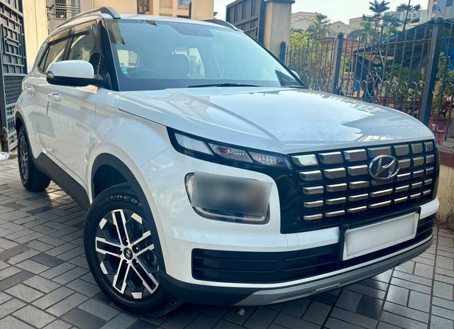 Hyundai Venue एसएक्स डीजल Second-hand 2023 Hyundai Venue एसएक्स डीजल for sale in Thane