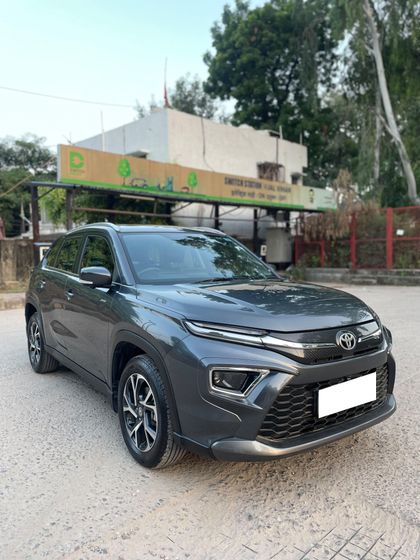 2026 Toyota Hyryder वी हाइब्रिड Dual Tone